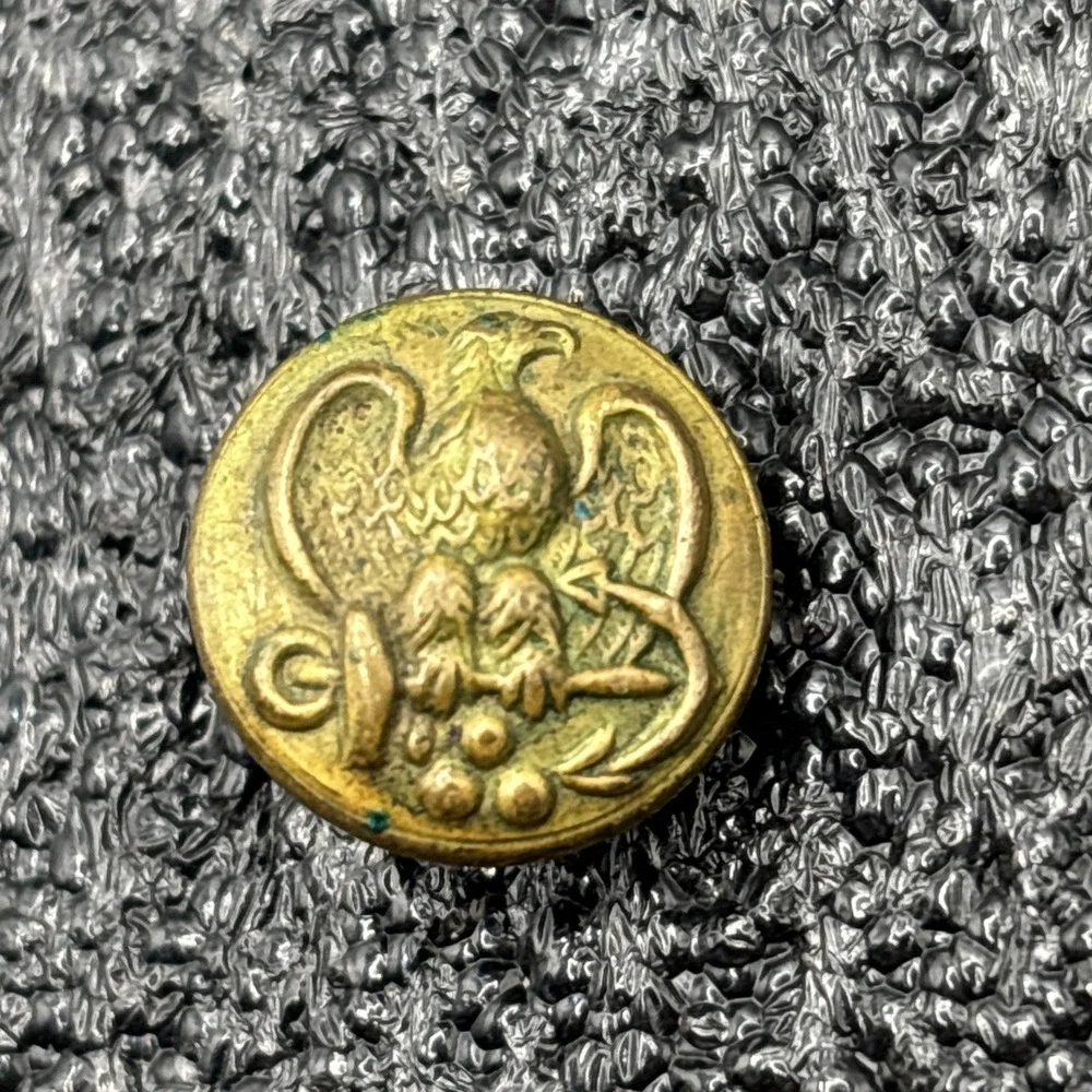 Antique Civil War‎ Union US Navy Brass Gilted Shank Button Eagle Holding Anchor